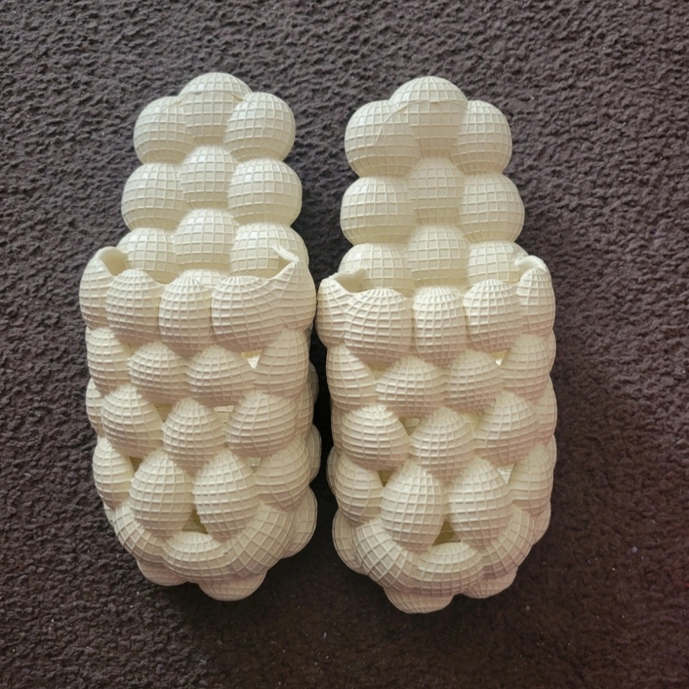 Beehive Slides Unisex Size 42/43=Size 10/11 Women